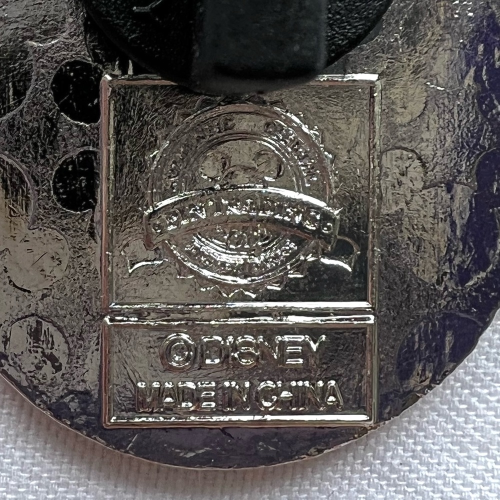 ✨ 2/$15 or 3/$20 ✨ Disney Mickey Mouse Icon Pluto Pin - Picture 3 of 3
